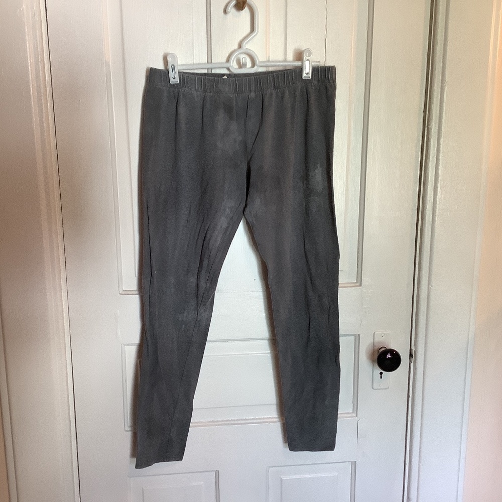 Gray knit leggings
